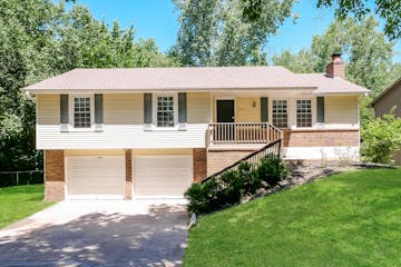 5918 N W 66TH TER KANSAS CITY, MO 64151